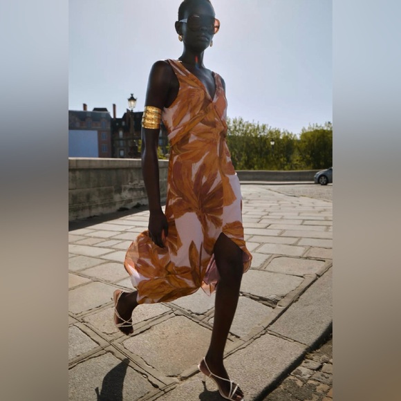 Zara Dresses & Skirts - ZARA Printed Midi Dress